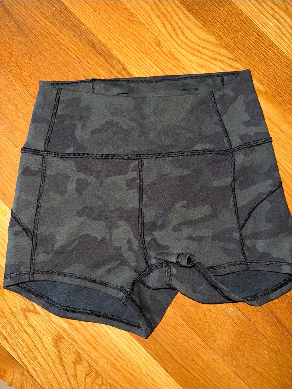 Lululemon Camo Performance Women’s Shorts-size 4